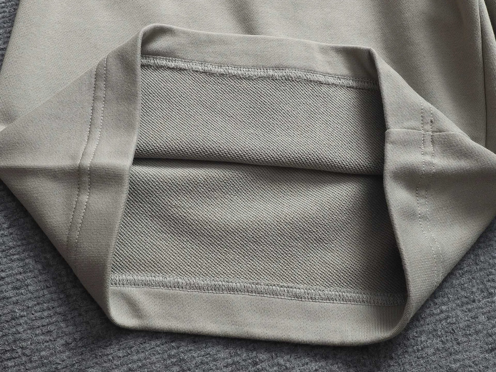 [Higher version] Louis Vuitton/Louis Vuitton 2026SS New Arrival terry shorts, customized fabric using wafer cloth weaving, advanced hand-cut patchwork embroidery technology, tight and three-dimensional version, customized trouser cord hardware with strong texture, smooth, comfortable and Breathable upper body, concave and convex three-dimensional sense, fashionable and casual wear Color: Black White Avocado Color Sizes: S M L XL